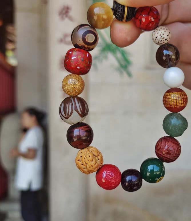 十八籽多宝手串